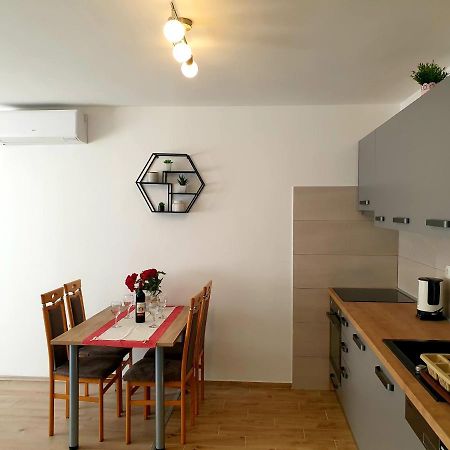 Apartment Mon Cheri-Located In A Quiet Neighbourhood Near Beaches Free Parking Pula Exterior photo